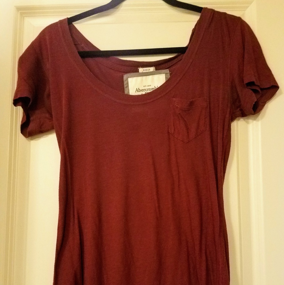 Abercrombie tissue maroon tshirt
